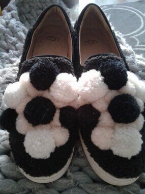 Ugu shose size 11 new very beautiful big for my daughter